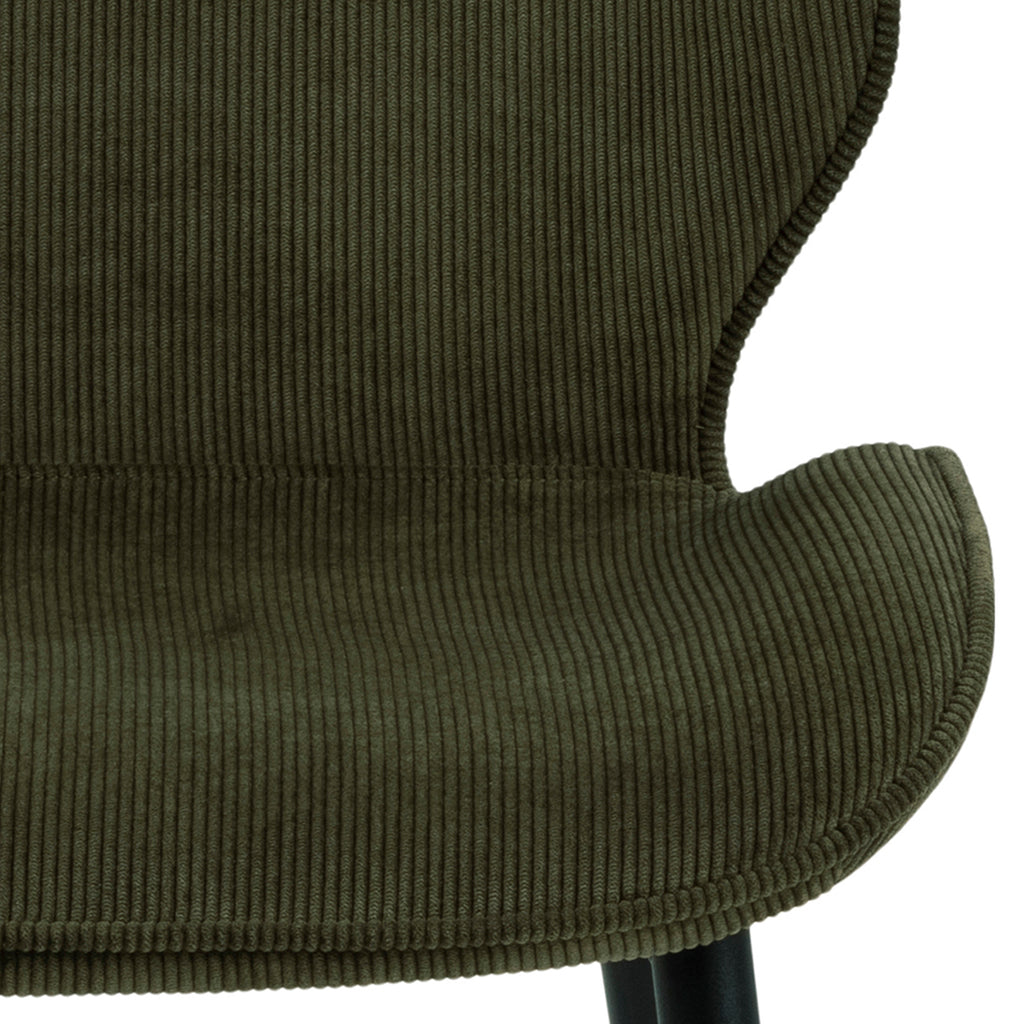 Nagano Round Dining Table in Oak 120cm includes 4 Femke Dining Chairs in Olive Green