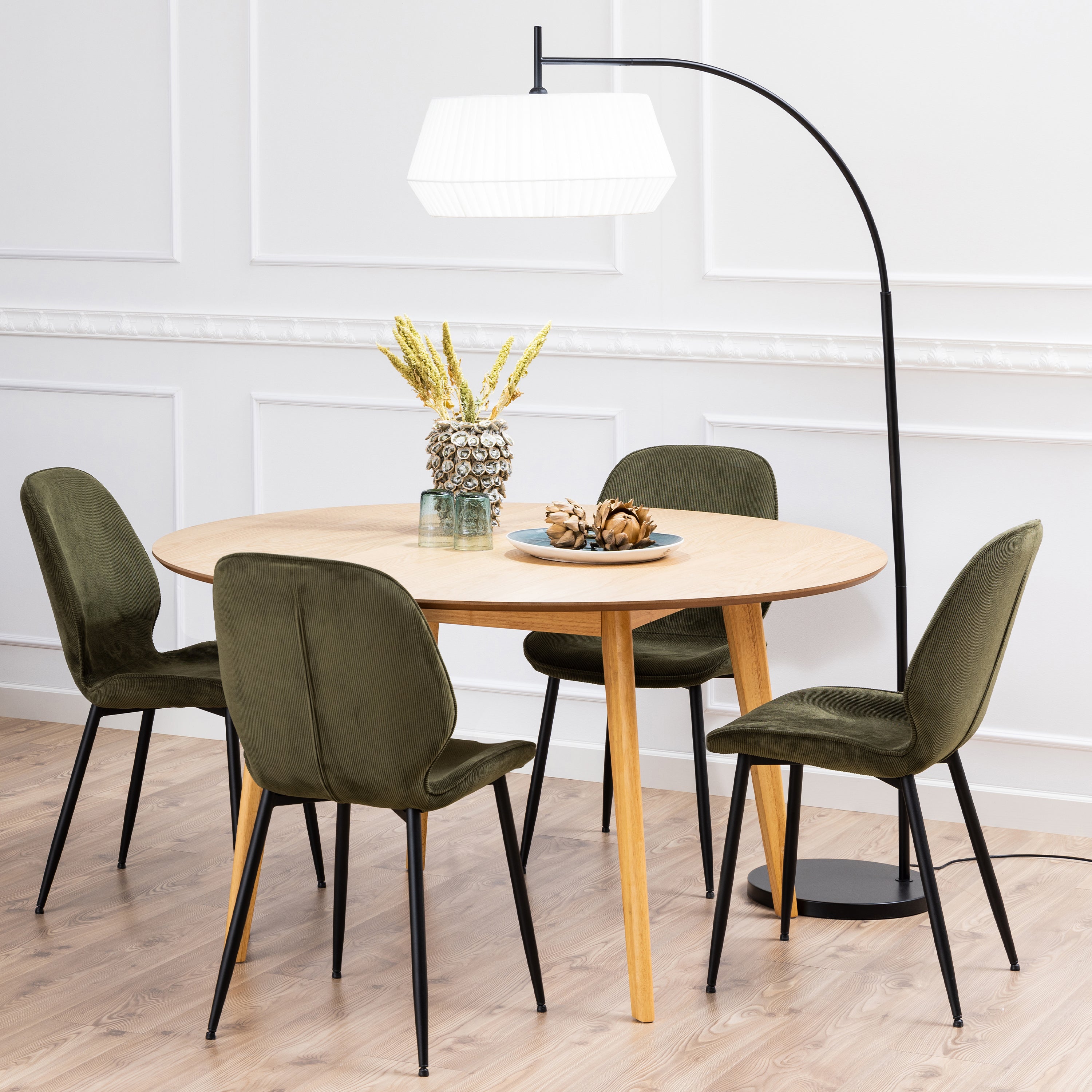 Roxby Round Dining Table in Oak 140cm